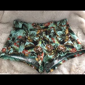 Shorts with jungle prints
